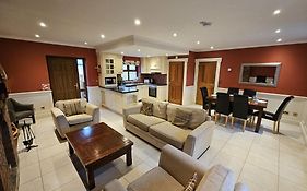7 Clos Na Feirme Four Bedroom House With Hot Tub